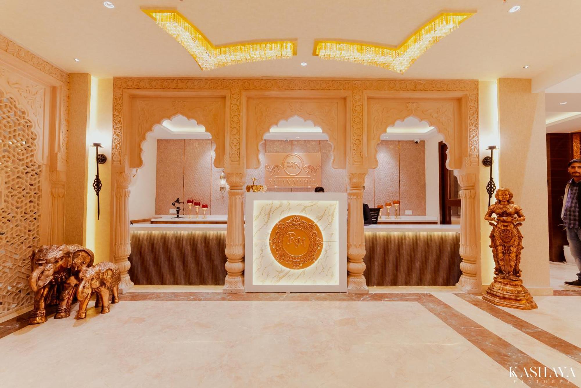 Hotel Ratan Mahal Datia Екстериор снимка