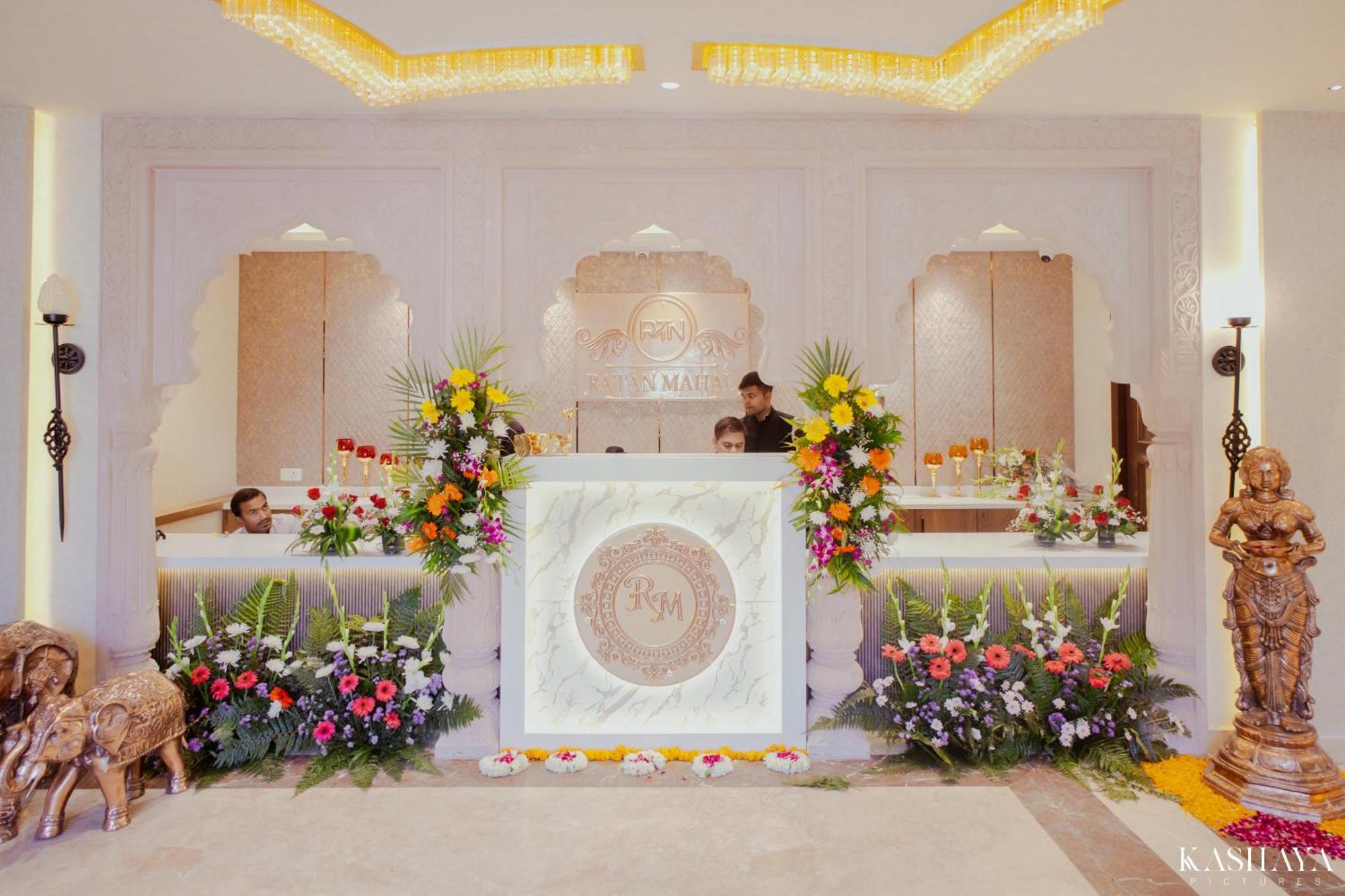 Hotel Ratan Mahal Datia Екстериор снимка
