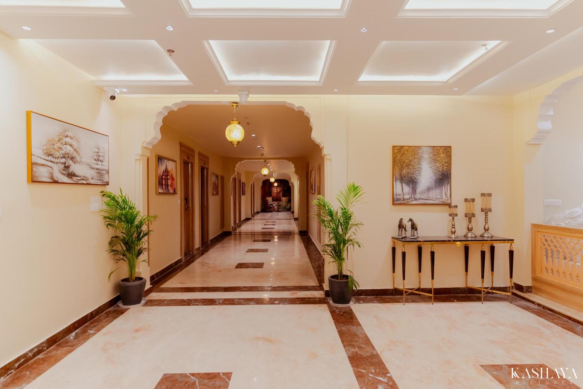 Hotel Ratan Mahal Datia Екстериор снимка