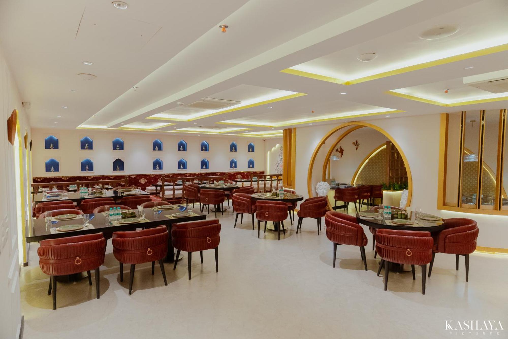 Hotel Ratan Mahal Datia Екстериор снимка
